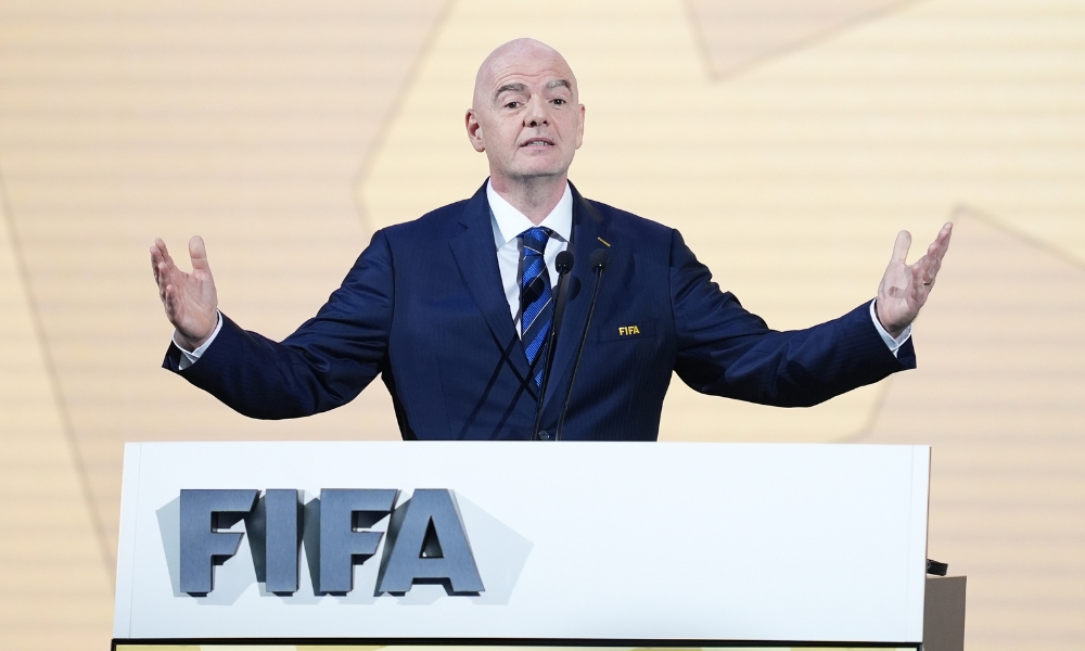 并重新赢得 并重新赢得